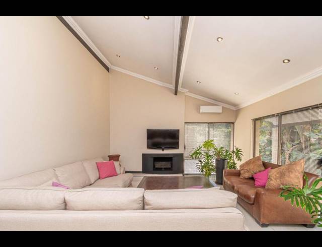 6 BEDROOM HOUSE FOR SALE IN BRYANSTON